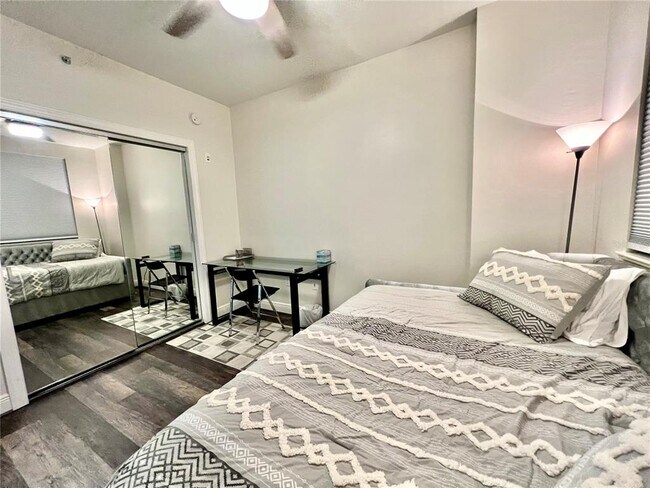 Building Photo - 3321 Sunset Key Cir