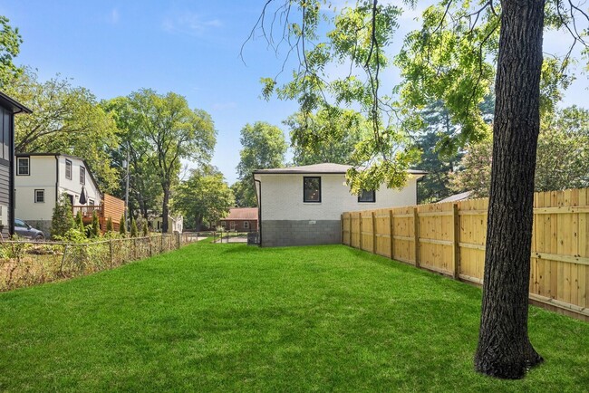 Building Photo - Desirable East Nashville Farmhouse