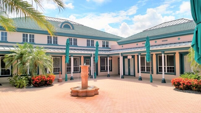 Building Photo - Seasonal Short-Term Rental in Pelican Pointe and Country Club Community!