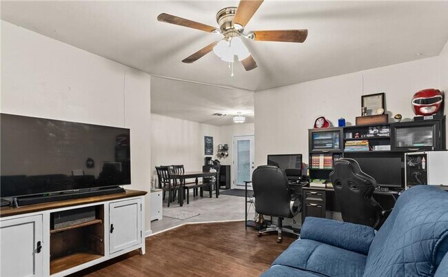 Building Photo - Cute 3-bedroom 2-bathroom house in Cove! HOUSING ACCEPTED!