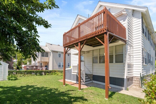 Building Photo - 35 Trapelo St