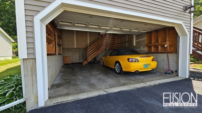 Building Photo - FREE July Rent for this Quiet, Four Bedroo...