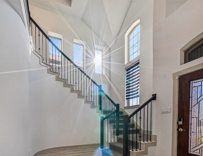 Building Photo - 818 Kingwood Dr