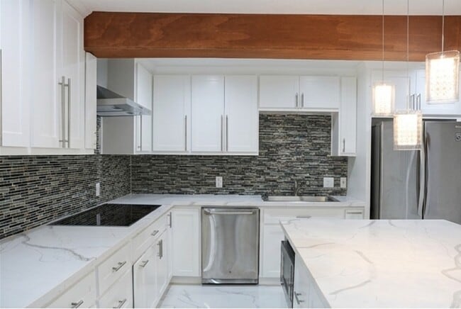 Building Photo - 10323 Bridgeland Ln