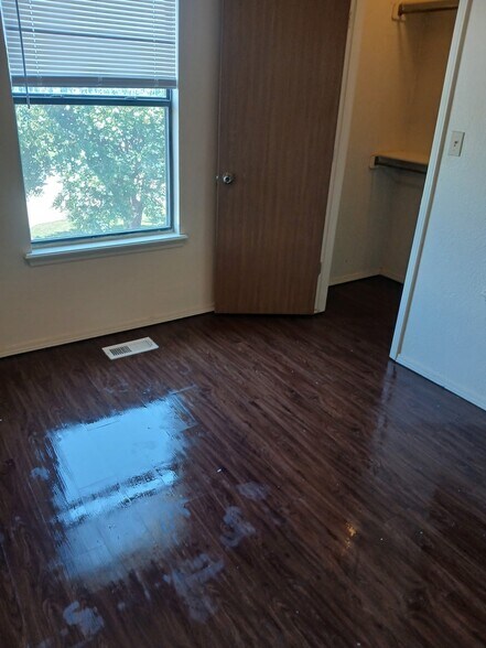 Building Photo - 4301 Yorkshire Dr