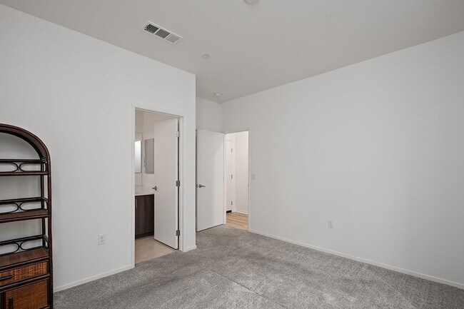 Building Photo - 5495 Seacliff Pl