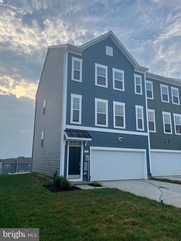 Building Photo - 76 Stafford Pl