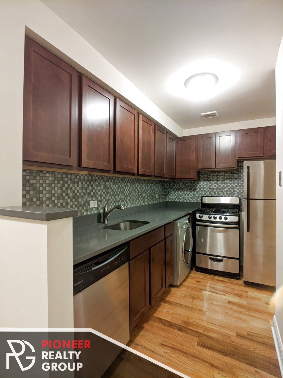 Building Photo - 557 W Arlington Pl