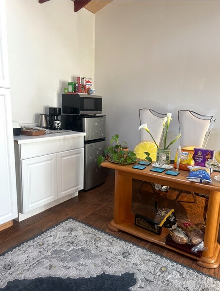 Building Photo - 920 Hillcrest Ct