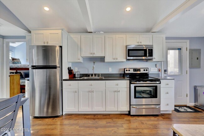 Building Photo - 12 W Rutherford Ln