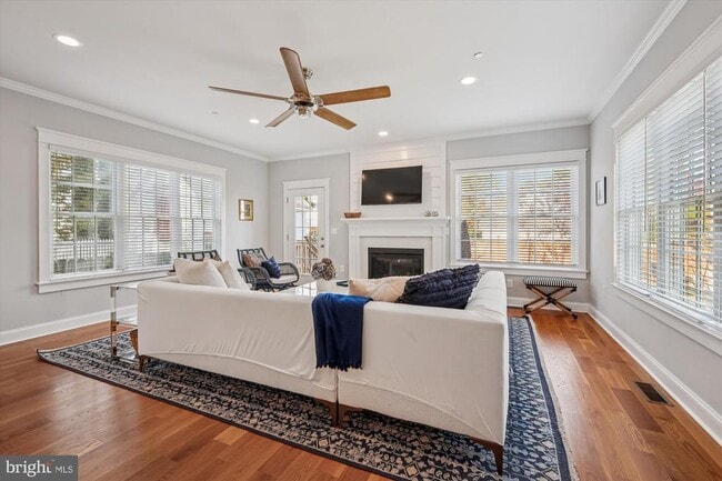 Building Photo - 215 E Chew Ave