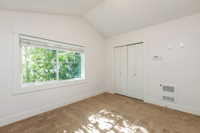 Building Photo - Charming 3 Bed Townhouse in Seattle