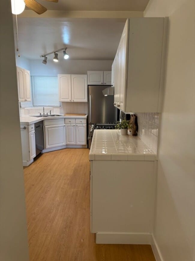 Building Photo - One bedroom, one bath in La Crescenta