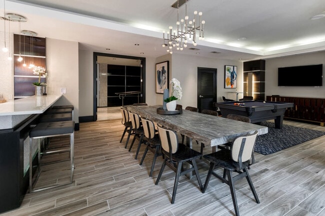 Building Photo - 200 S Peyton St