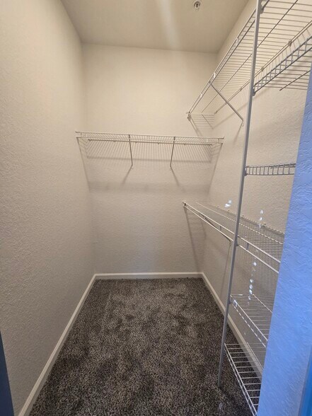 Building Photo - 6137 Metrowest Blvd