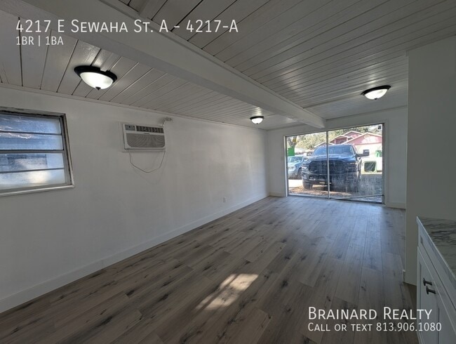 Building Photo - 4217 E Sewaha St