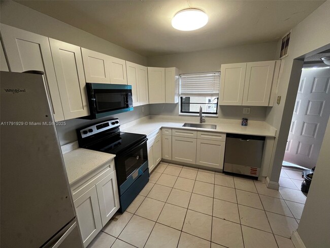 Building Photo - 3158 Coral Springs Dr