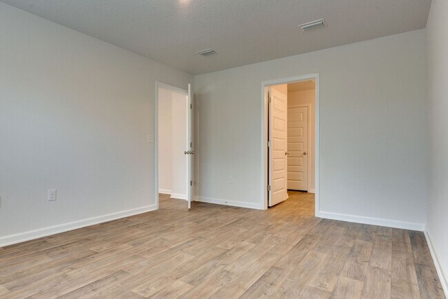 Building Photo - Spacious 4-Bedroom Home - Cambria
