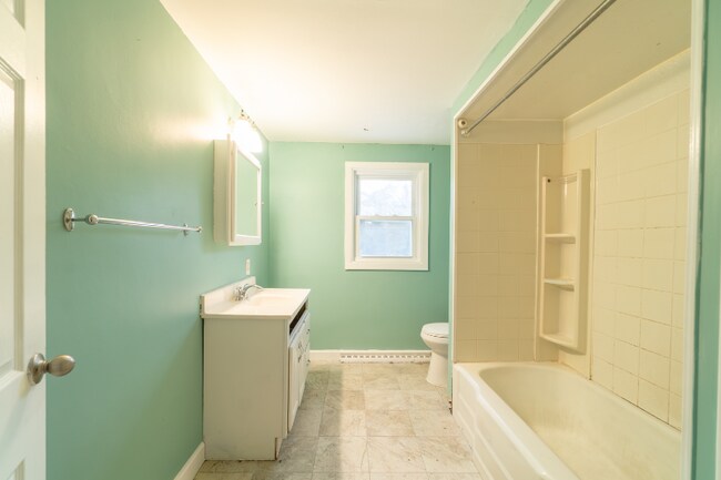 Building Photo - 104 Geissinger Ave