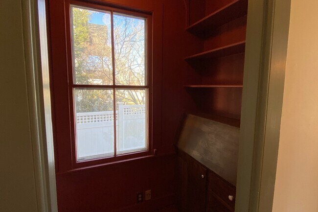 Building Photo - 12 Scholes Ln