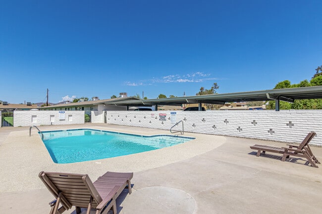 Building Photo - Rossmore Apartments