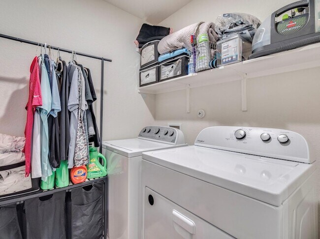 Building Photo - 624 Pepperbark Loop