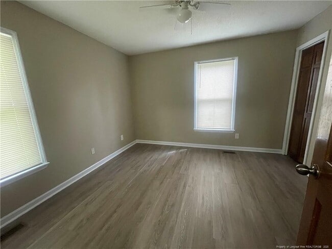 Building Photo - 6160 Lakeway Dr