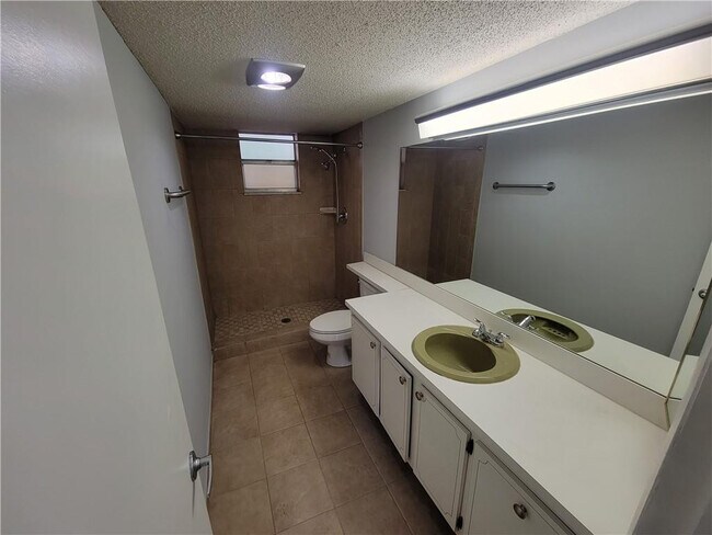 Building Photo - 404 NW 68th Ave