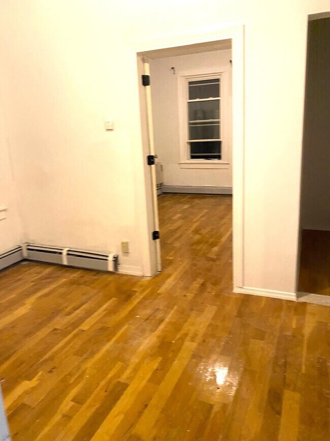 Building Photo - 37 Logan Ave