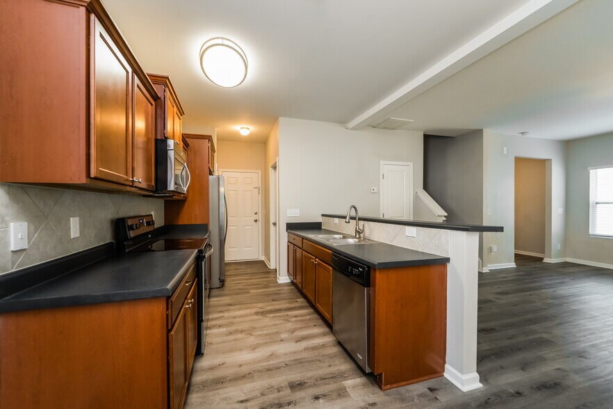 Building Photo - 630 Mountain Quail Dr