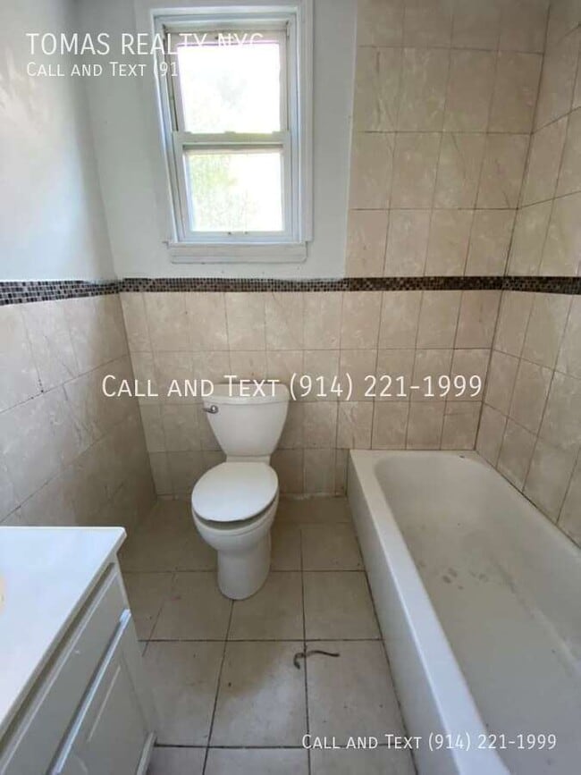 Building Photo - 1 Oneida St