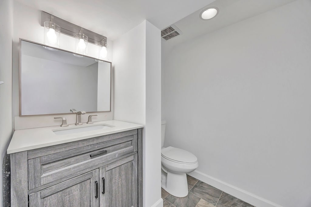 Building Photo - 8253 Brownsway Ln