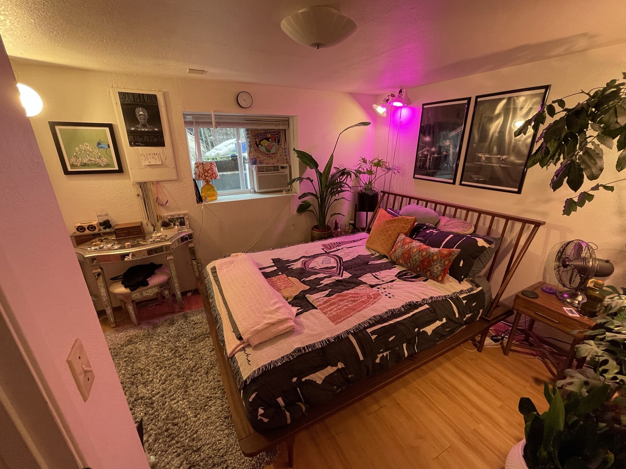 Building Photo - 2111 17th Ave S