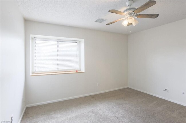 Building Photo - Move in October!!!