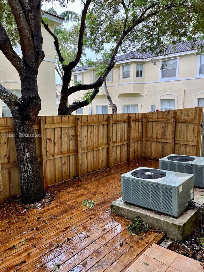 Building Photo - 1651 SE 28th Ct