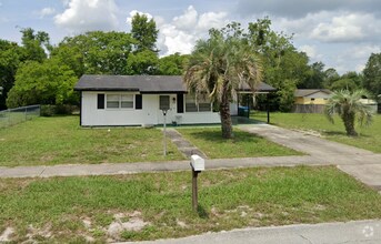 Building Photo - 2 Bed 1 Bath | Large Yard | Washer/Dryer H...