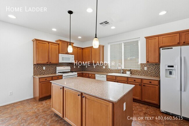 Building Photo - 3411 E Mesquite St