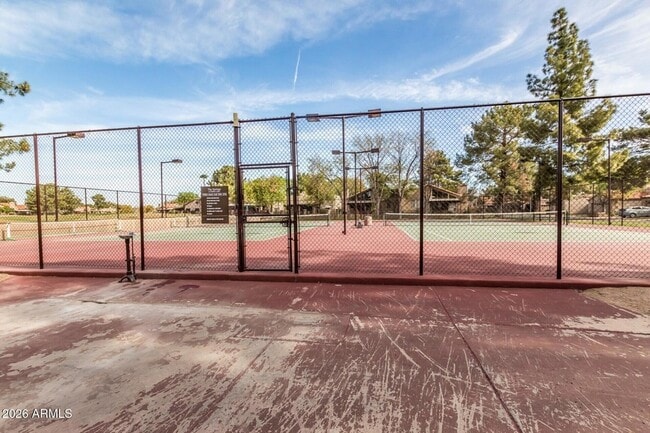 Building Photo - 4106 E Sunnyside Dr