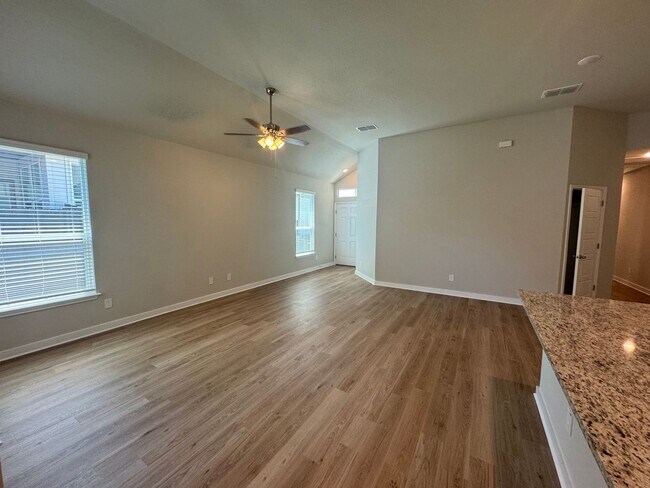 Building Photo - 784 Staglin St
