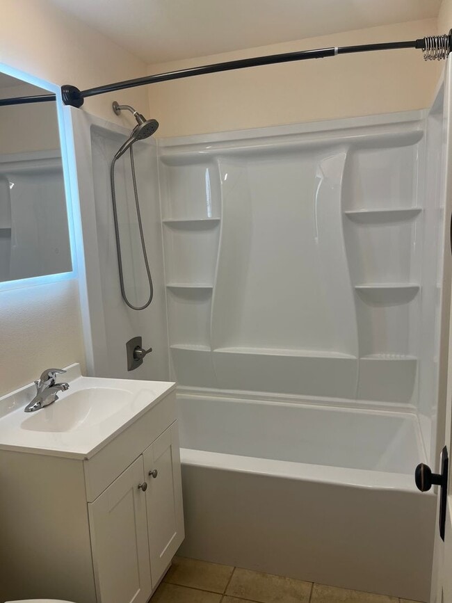 Building Photo - Cute newly renovated 2 bed 1 bath home for rent in Quincy