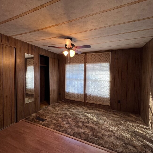 Building Photo - 282 Pete Martin Dr