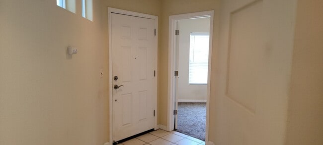Building Photo - Adorable 2 Bedroom 2 Bath Condo