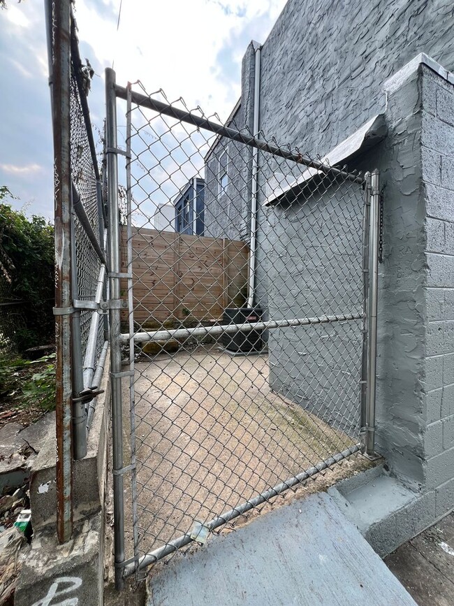 Building Photo - 2945 Wharton St