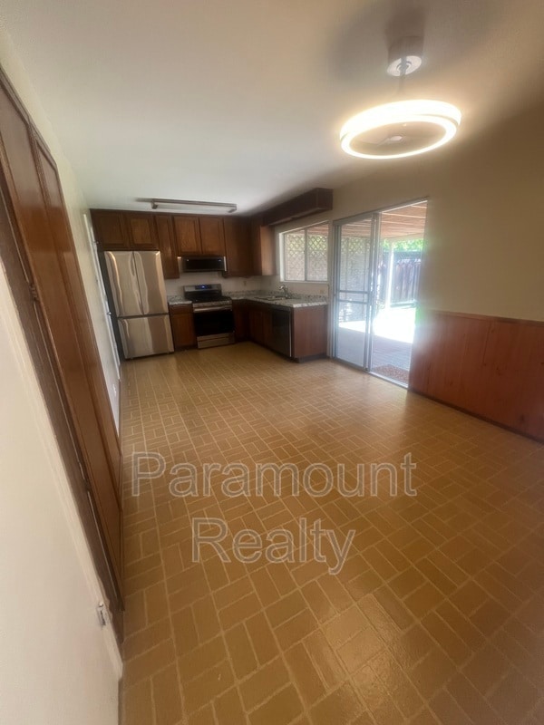 Building Photo - 7698 Redbud Ct