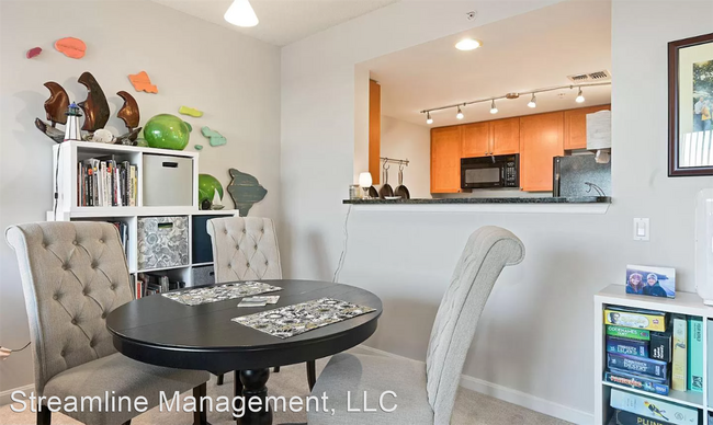 Building Photo - 1 br, 1 bath House - 930 Wayne Ave #707