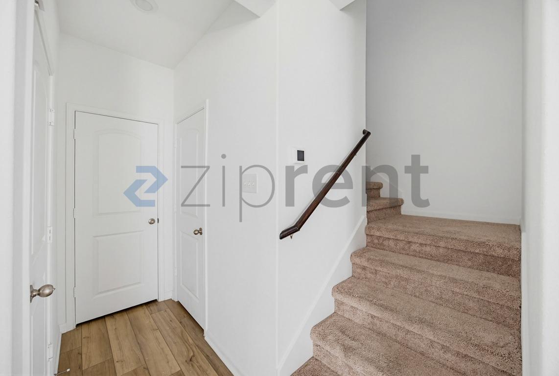 Building Photo - Unit