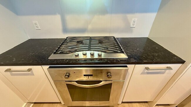 Building Photo - 2BR 2BA @ The BLU in SOMA/South Beach -AMSI