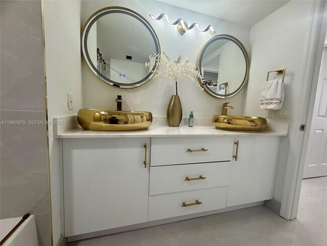 Building Photo - 1000 W Island Blvd