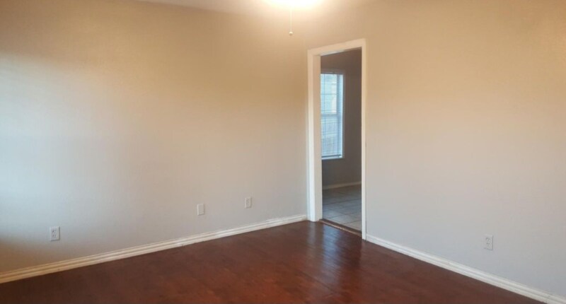 Building Photo - 2208 Farola Dr