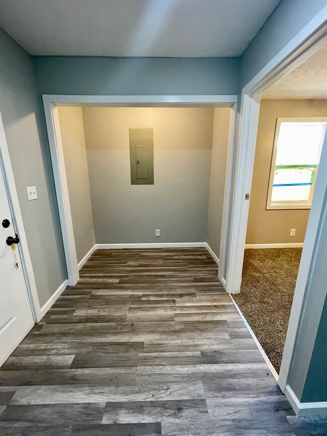 Building Photo - Charming 3-Bedroom, 1.5 Bath Home with Bon...